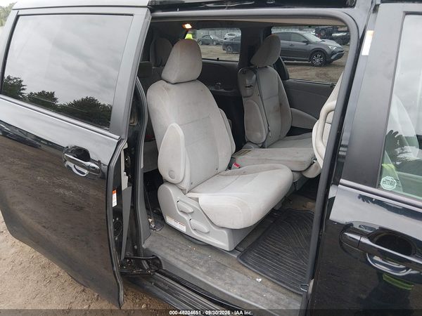 2016 TOYOTA SIENNA LE 8 PASSENGER — I8