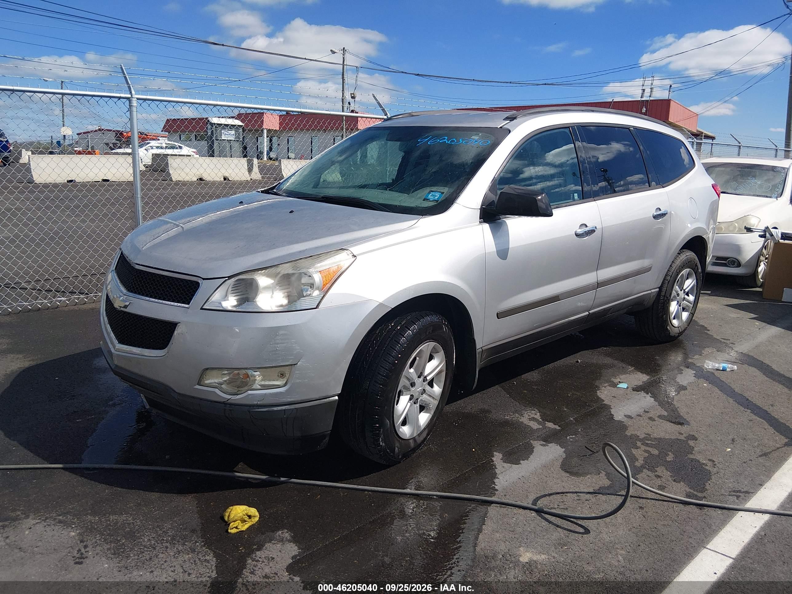 2012 CHEVROLET TRAVERSE LS — I2