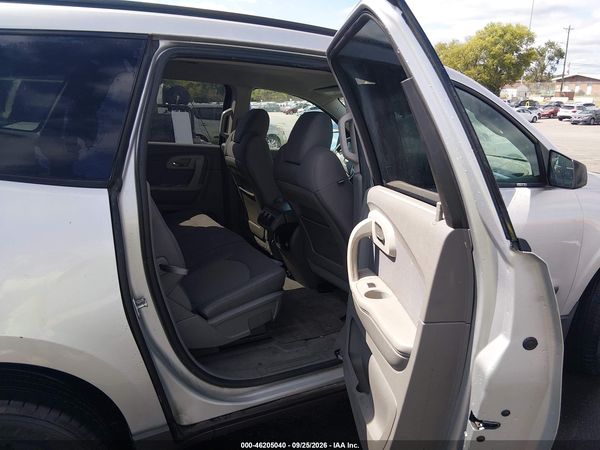 2012 CHEVROLET TRAVERSE LS — I8