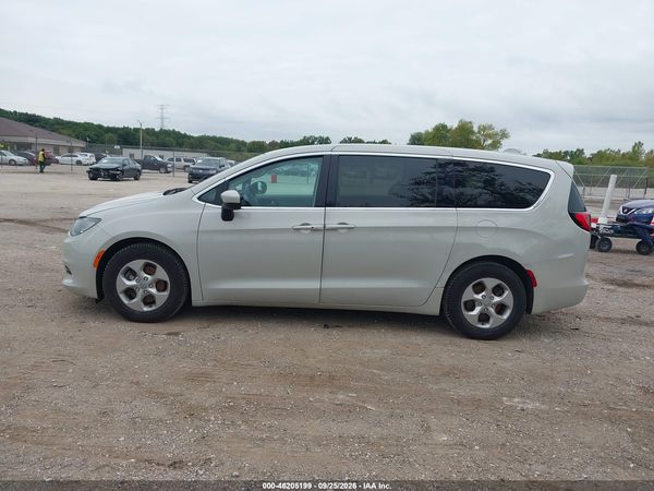 2017 CHRYSLER PACIFICA LX — I117