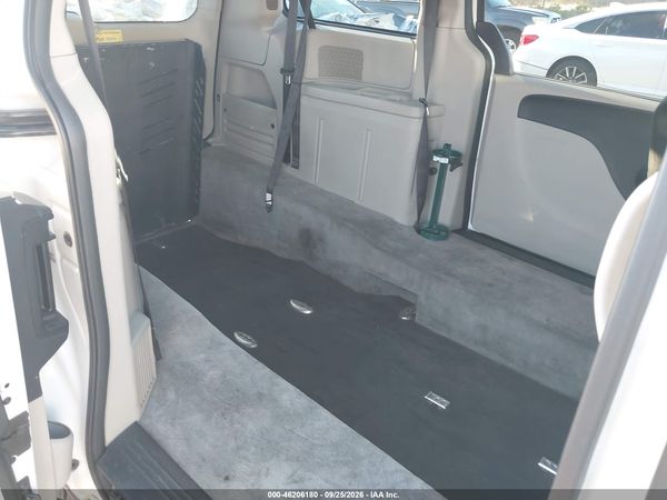 2014 DODGE GRAND CARAVAN SE — I8