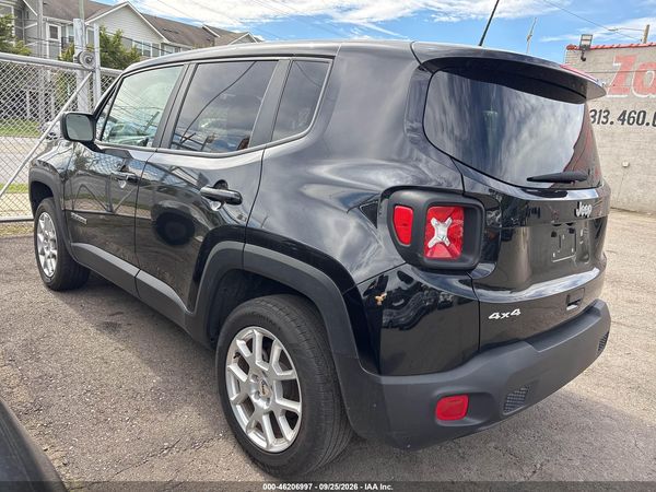 2023 JEEP RENEGADE LATITUDE 4X4 — I3