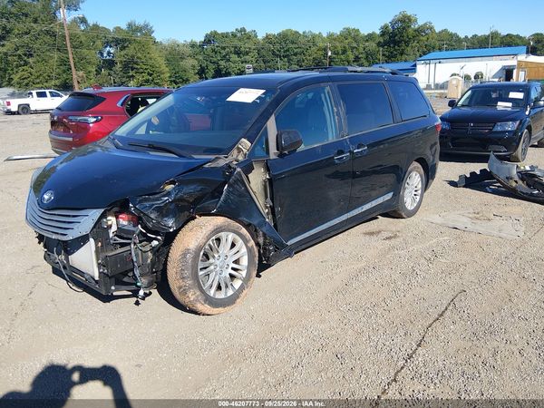 2016 TOYOTA SIENNA — I2