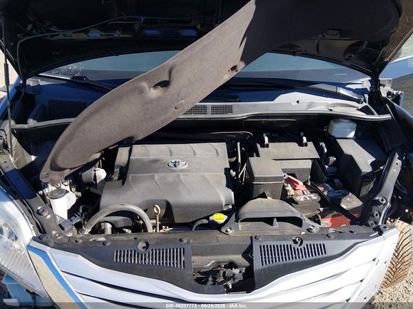 2016 TOYOTA SIENNA XLE PREMIUM 8 PASSENGER — I10