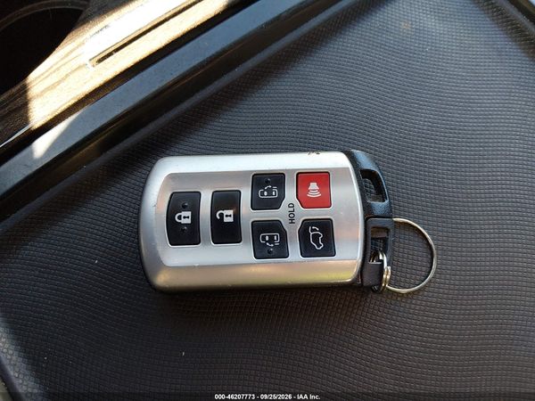2016 TOYOTA SIENNA XLE PREMIUM 8 PASSENGER — I11