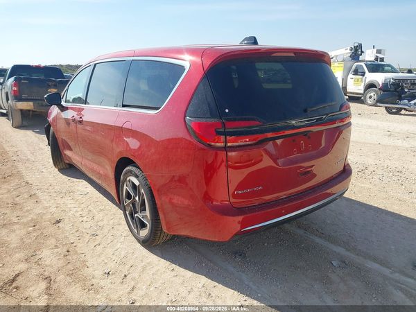 2027 CHRYSLER PACIFICA Limited — I3