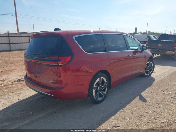 2027 CHRYSLER PACIFICA Limited — I4