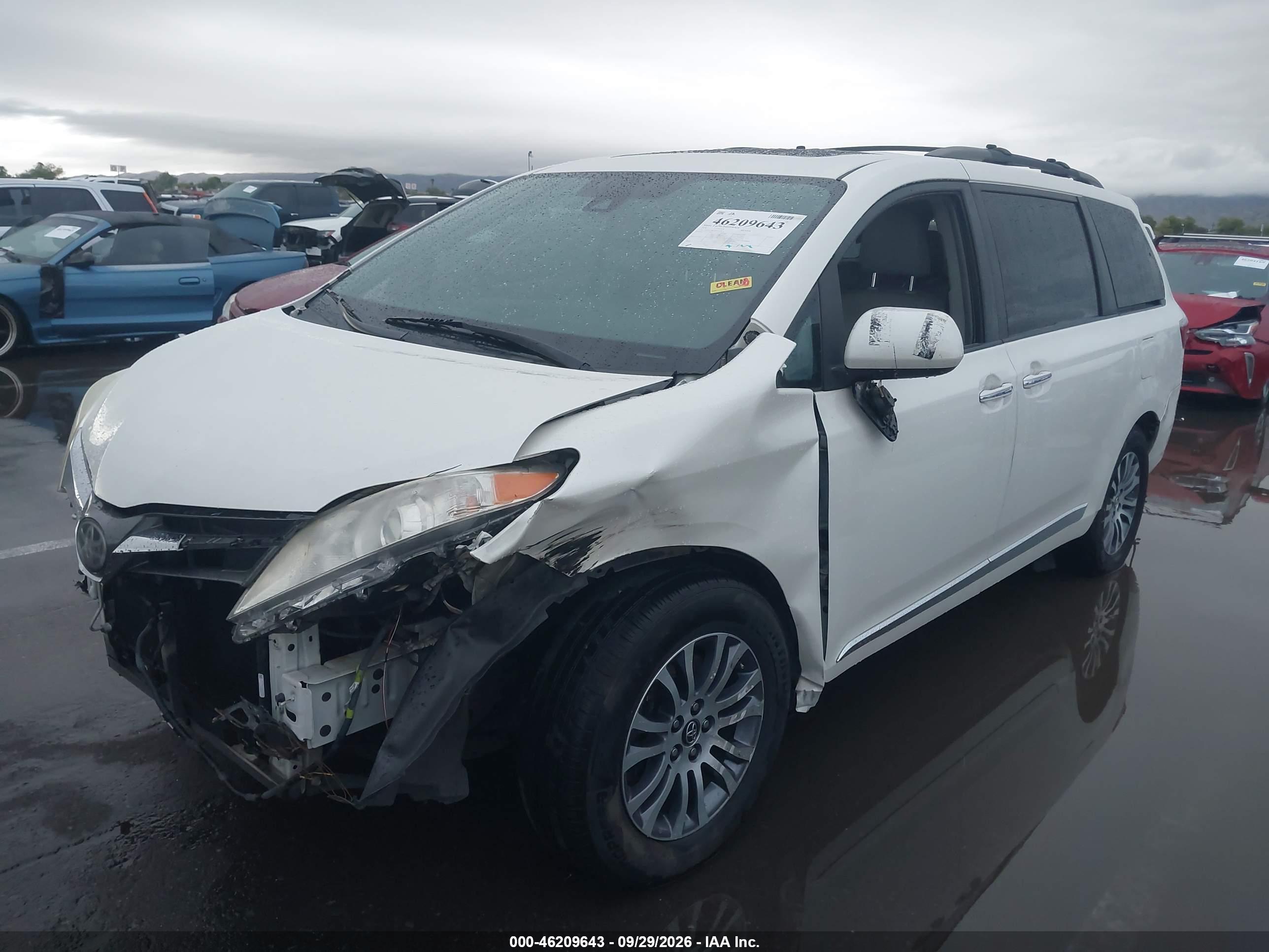 2018 TOYOTA SIENNA XLE 8 PASSENGER — I2