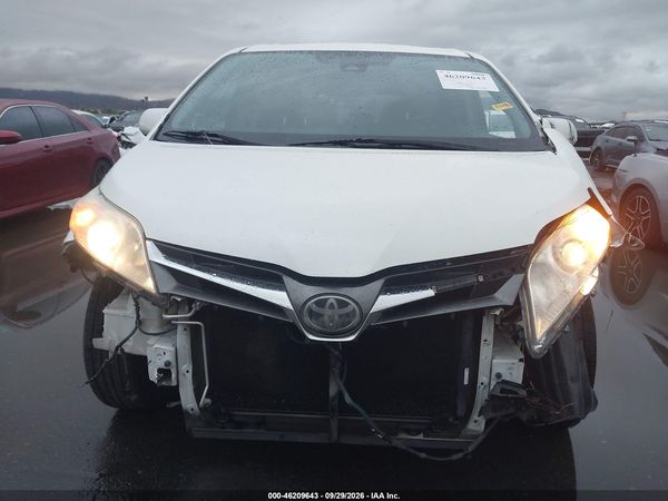 2018 TOYOTA SIENNA XLE 8 PASSENGER — I6