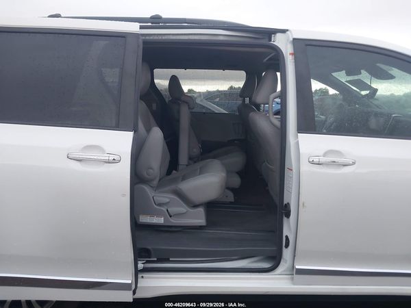 2018 TOYOTA SIENNA XLE 8 PASSENGER — I8