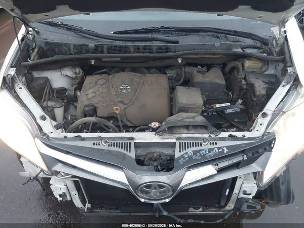 2018 TOYOTA SIENNA XLE 8 PASSENGER — I10