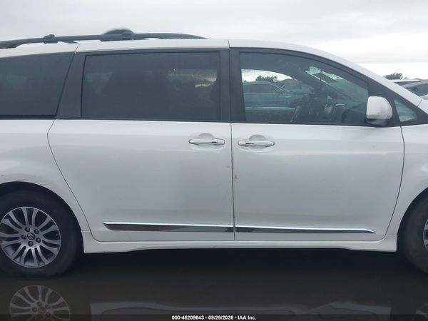 2018 TOYOTA SIENNA XLE 8 PASSENGER — I116