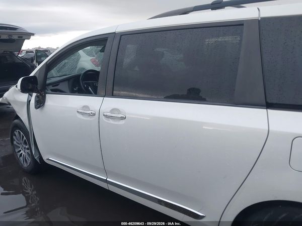 2018 TOYOTA SIENNA XLE 8 PASSENGER — I117