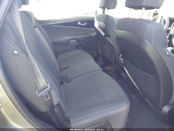 2018 KIA SORENTO 2.4L LX — I8