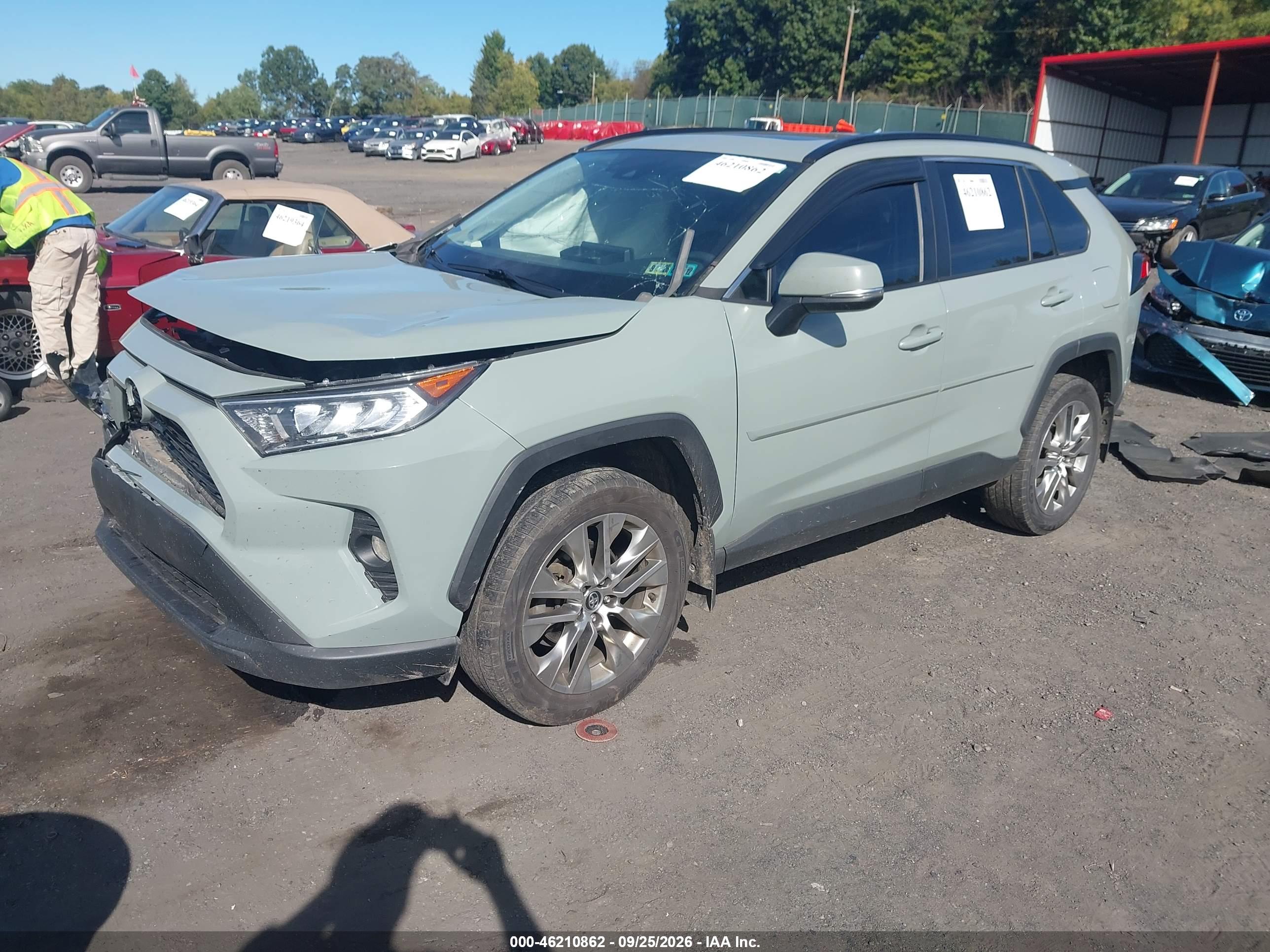 2020 TOYOTA RAV4 XLE PREMIUM — I2