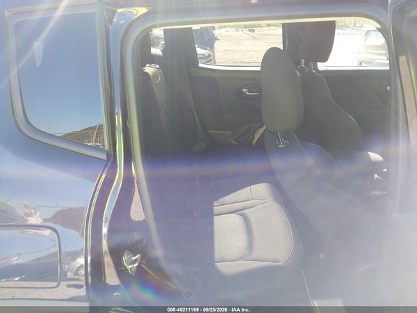 2017 JEEP RENEGADE LATITUDE 4X4 — I8