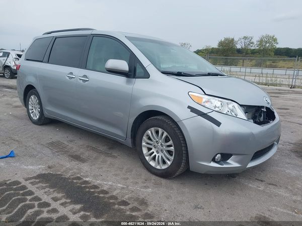 2016 TOYOTA SIENNA XLE 8 PASSENGER — I1