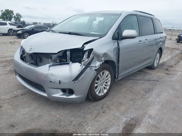 2016 TOYOTA SIENNA — I2