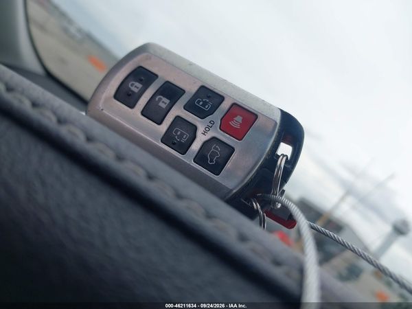 2016 TOYOTA SIENNA XLE 8 PASSENGER — I11