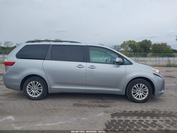 2016 TOYOTA SIENNA XLE 8 PASSENGER — I116