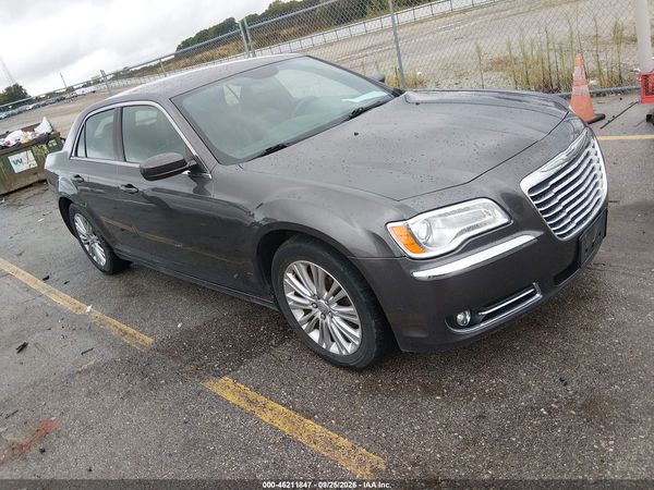 2014 CHRYSLER 300 — I1