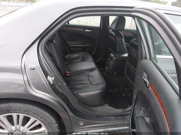 2014 CHRYSLER 300 — I8