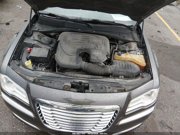 2014 CHRYSLER 300 — I10