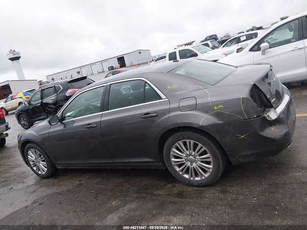 2014 CHRYSLER 300 — I117
