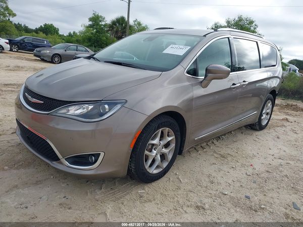 2017 CHRYSLER PACIFICA — I2