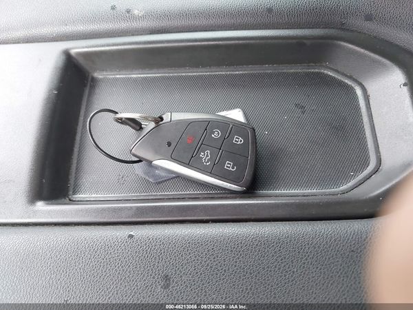 2025 CHEVROLET SILVERADO 1500 4WD  STANDARD BED LT — I11