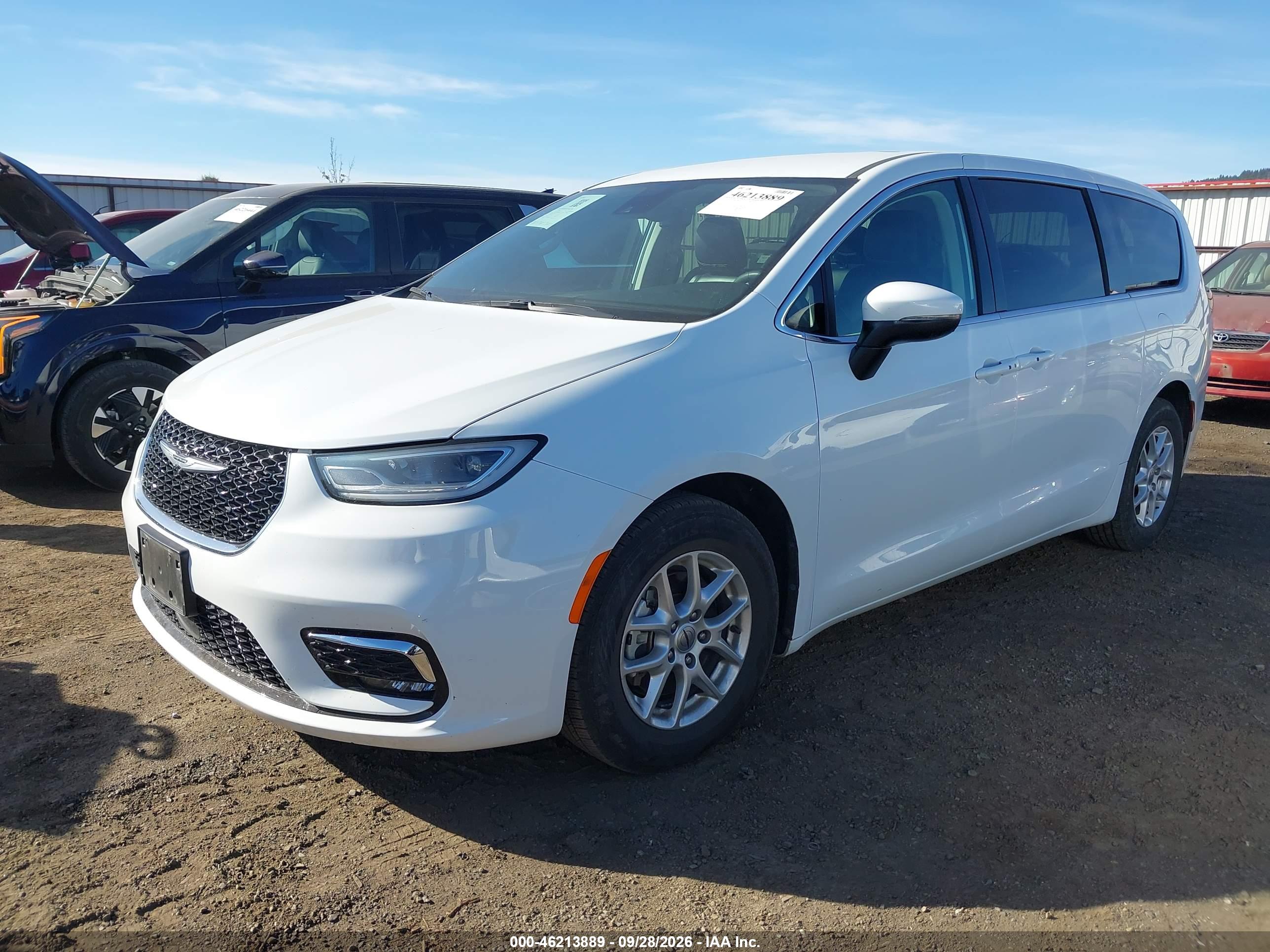2023 CHRYSLER PACIFICA TOURING L — I2