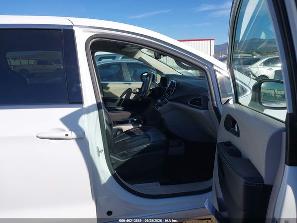 2023 CHRYSLER PACIFICA TOURING L — I5
