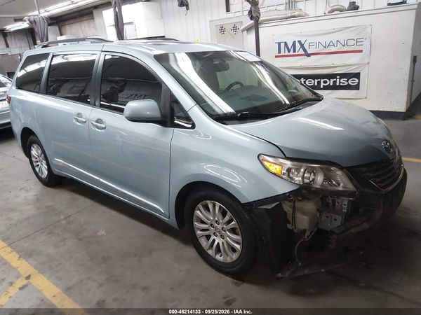 2015 TOYOTA SIENNA XLE PREMIUM 8 PASSENGER — I1