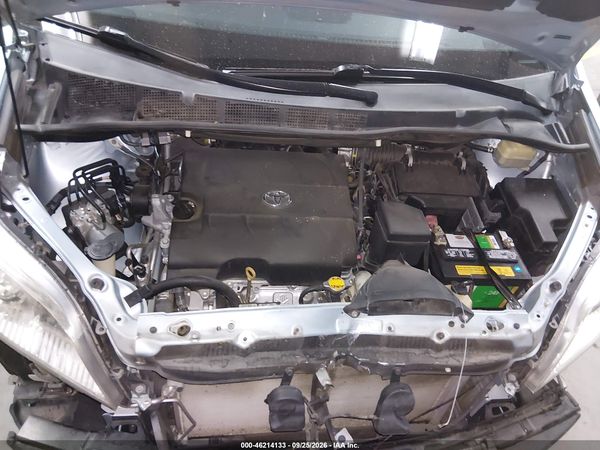 2015 TOYOTA SIENNA XLE PREMIUM 8 PASSENGER — I10