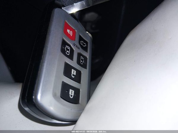 2015 TOYOTA SIENNA XLE PREMIUM 8 PASSENGER — I11