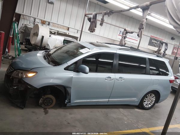 2015 TOYOTA SIENNA XLE PREMIUM 8 PASSENGER — I117