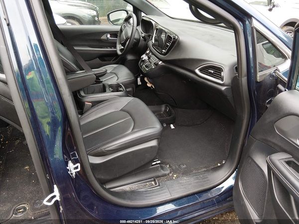 2025 CHRYSLER PACIFICA SELECT — I5