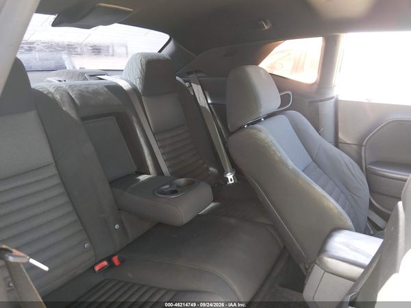 2013 DODGE CHALLENGER SXT — I8
