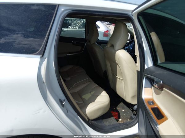 2017 VOLVO XC60 T5 INSCRIPTION — I8