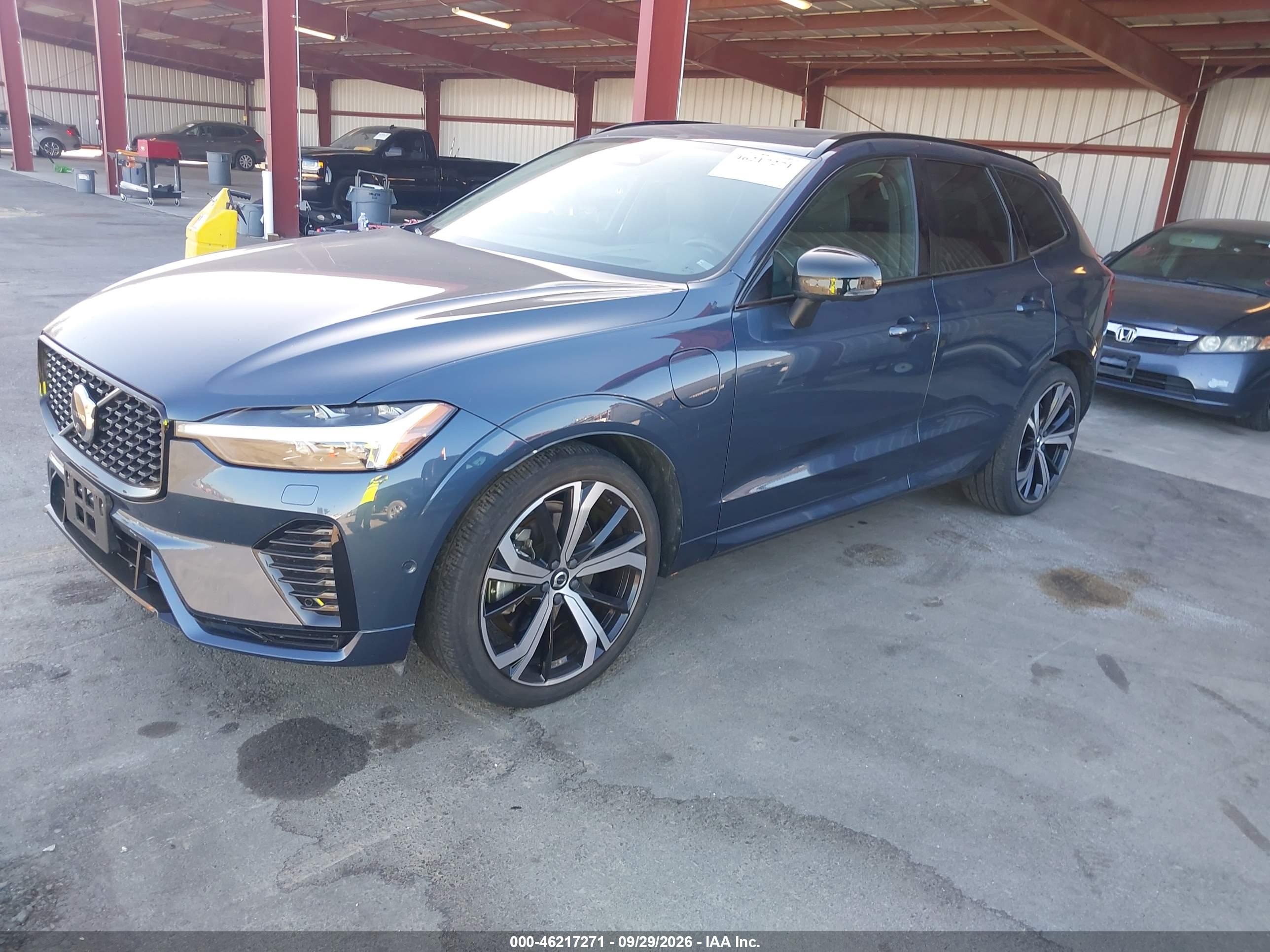 2023 VOLVO XC60 RECHARGE PLUG-IN HYBRID T8 ULTIMATE DARK THEME — I2
