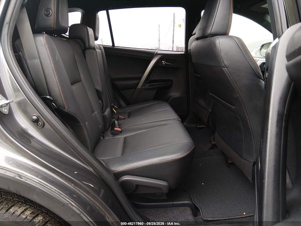 2018 TOYOTA RAV4 SE — I8