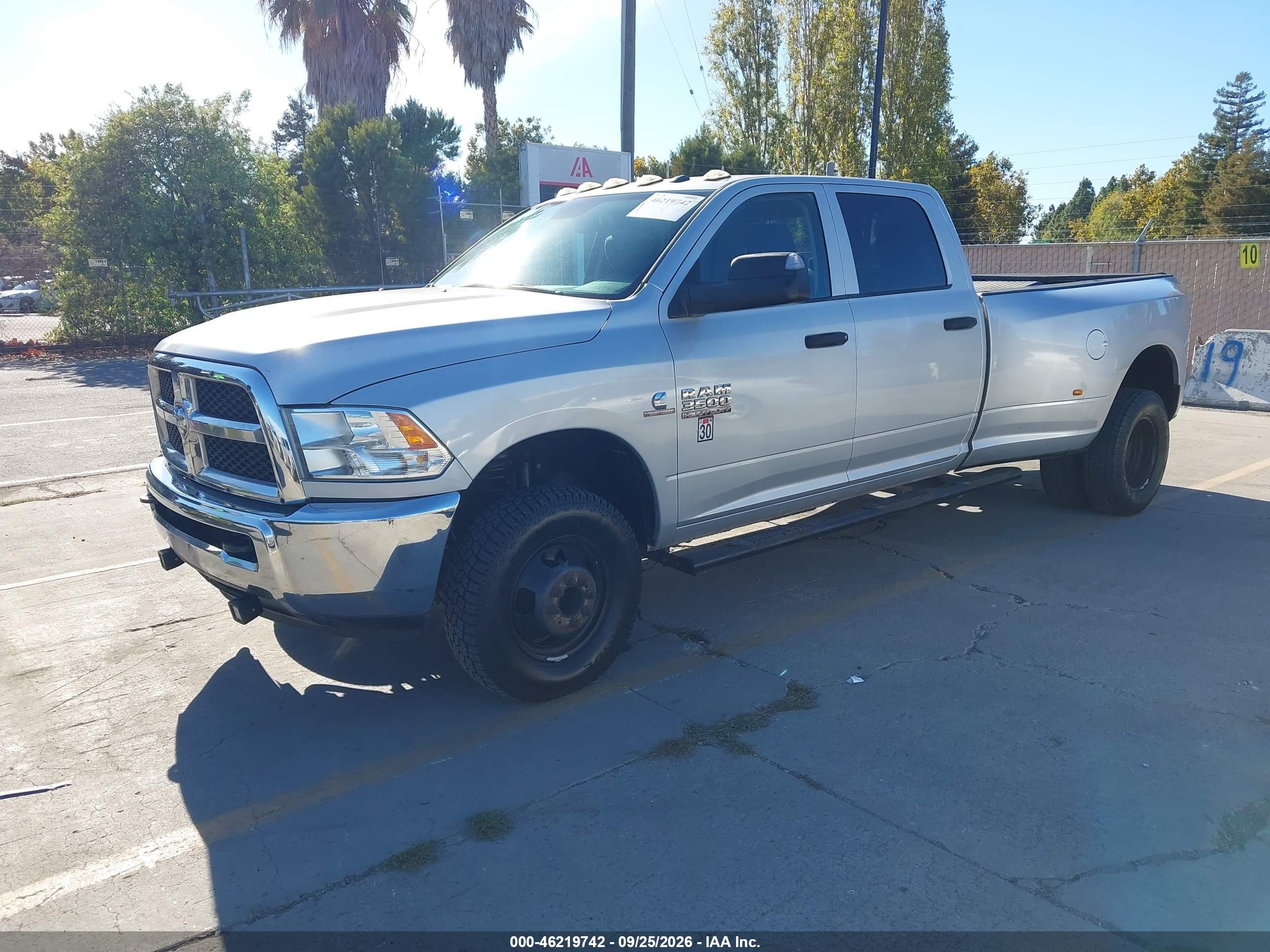 2017 RAM 3500 TRADESMAN  4X4 8' BOX — I2