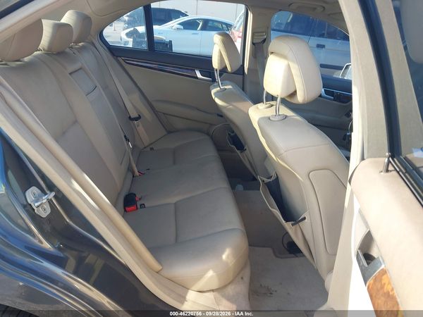 2014 MERCEDES-BENZ C 300 LUXURY 4MATIC — I8