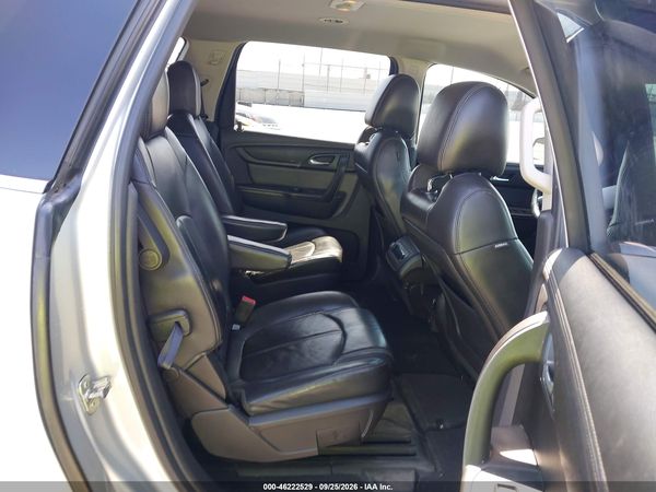 2016 CHEVROLET TRAVERSE LT — I8