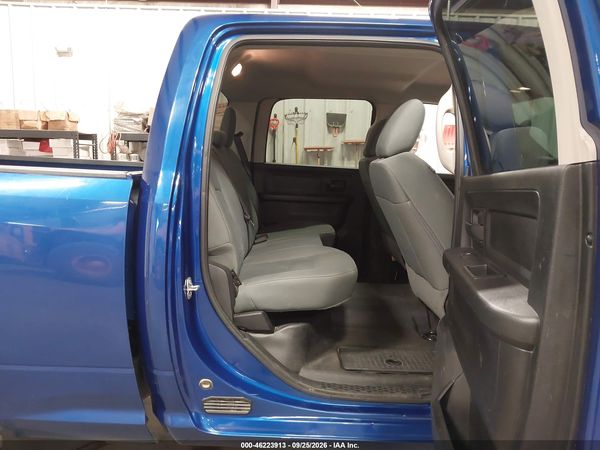 2017 RAM 3500 TRADESMAN  4X4 6'4 BOX — I8