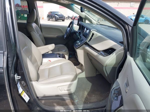 2015 TOYOTA SIENNA XLE 7 PASSENGER — I5