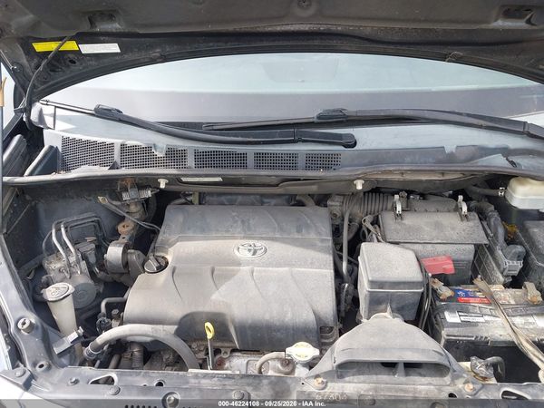 2015 TOYOTA SIENNA XLE 7 PASSENGER — I10