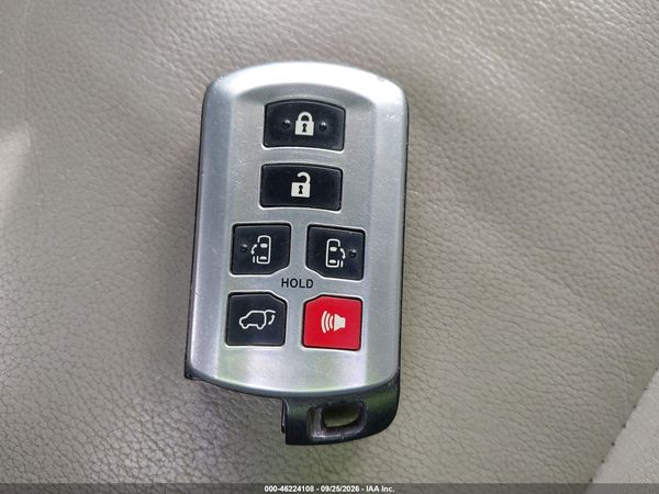 2015 TOYOTA SIENNA XLE 7 PASSENGER — I11