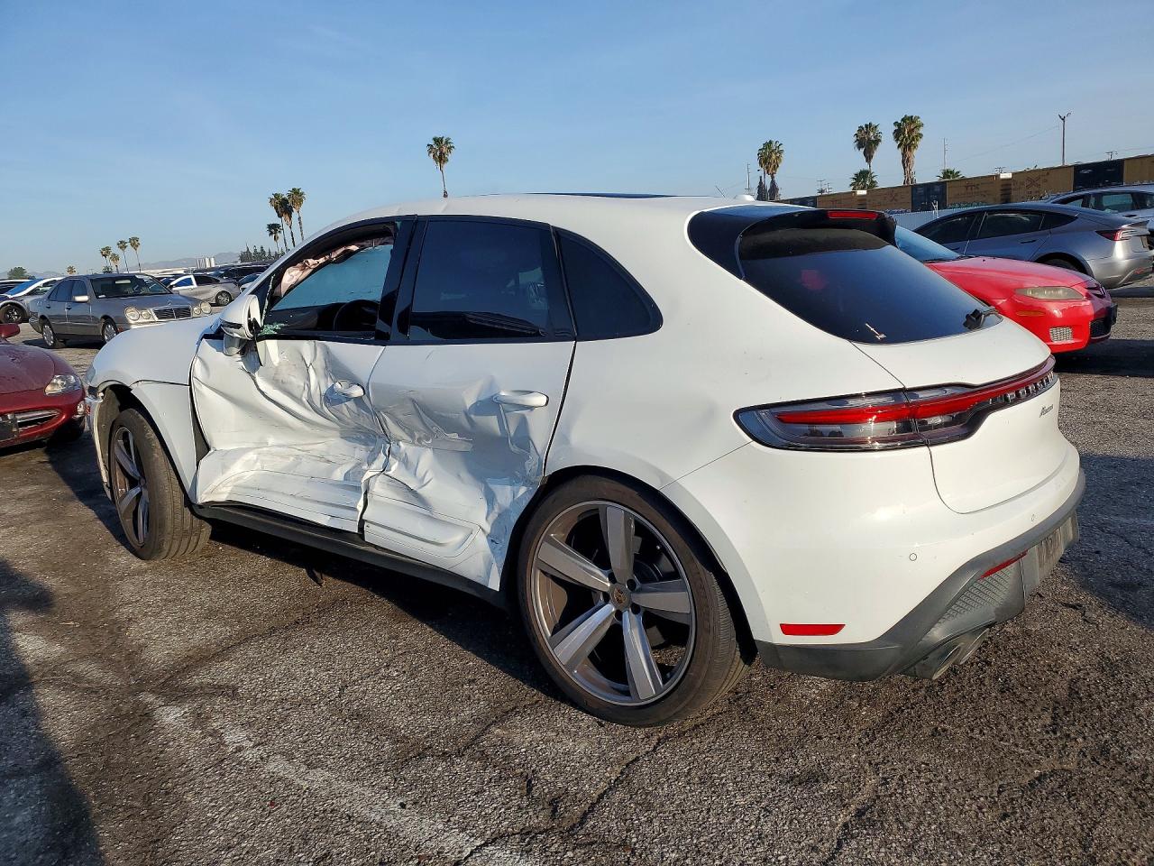 2024 PORSCHE MACAN
