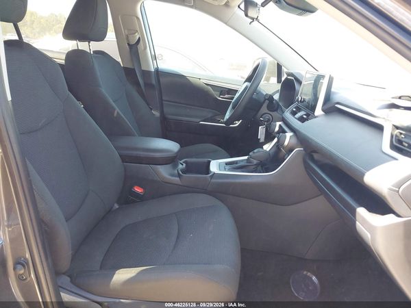 2025 TOYOTA RAV4 LE — I5